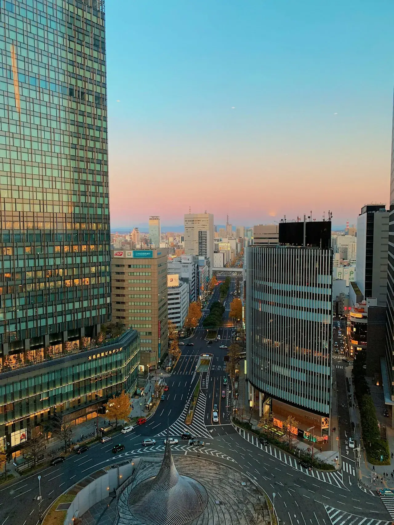 名古屋・小牧 本社の所在する東海エリアの明るい街並み