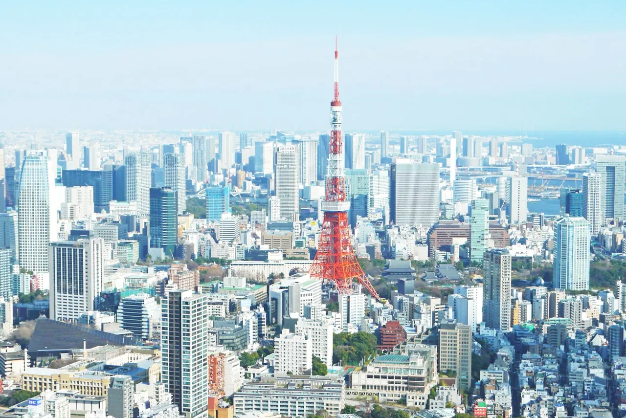 東京・阿佐谷 東京本社の所在するエリアの明るい街並み